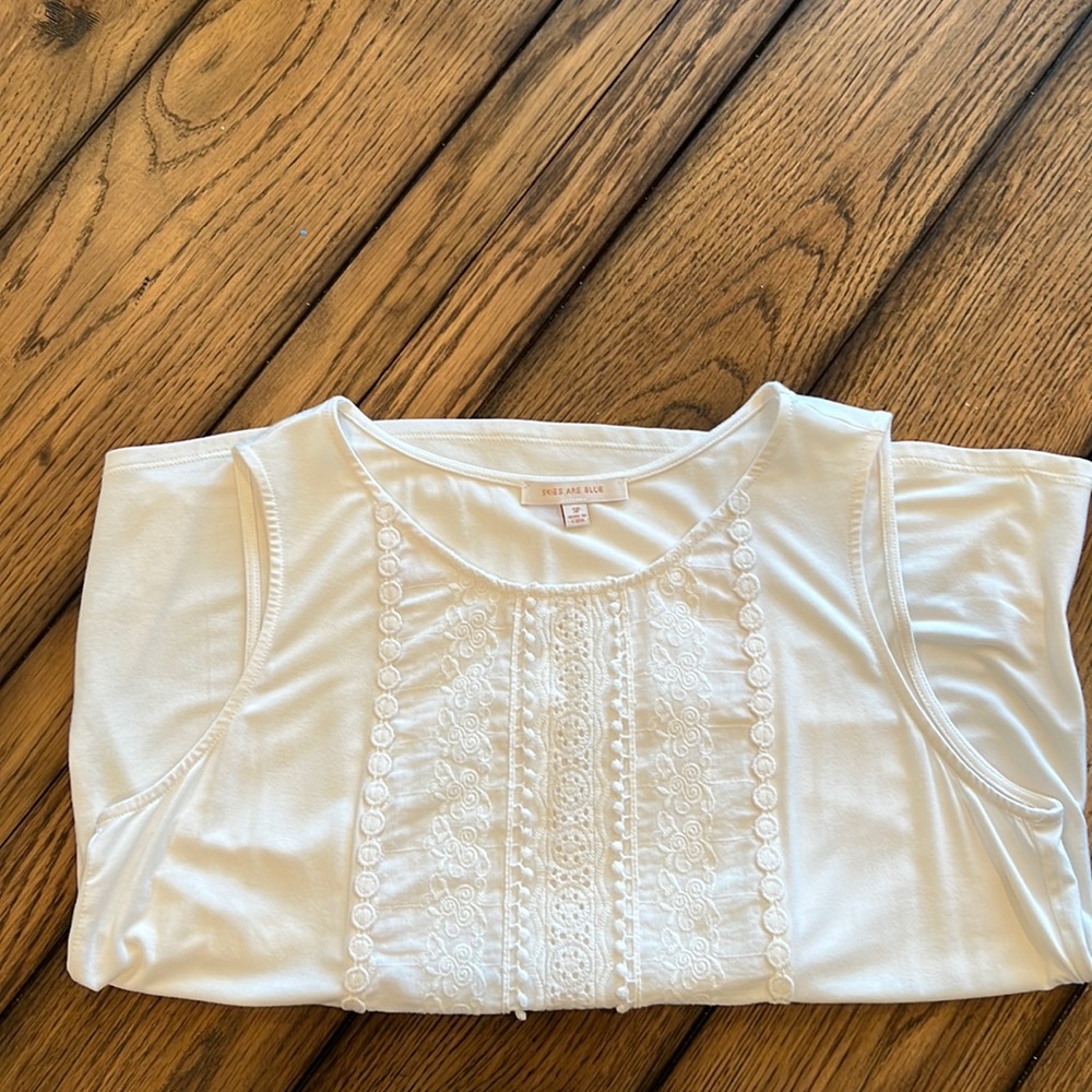 Crème colored eyelet lace tank
